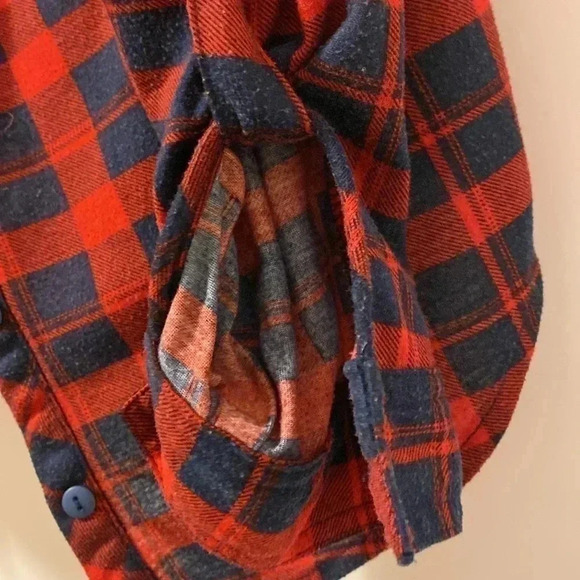 Forever 21 Red Flannel  Size Small button up shirt - Picture 4 of 8